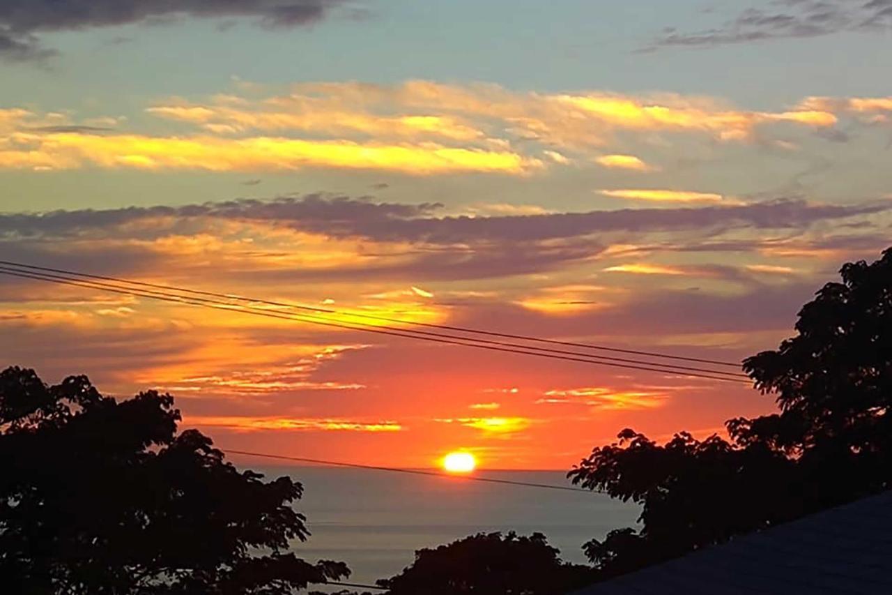 Hillside Less Than 3 Miles To Beaches! Apartment Kailua-Kona